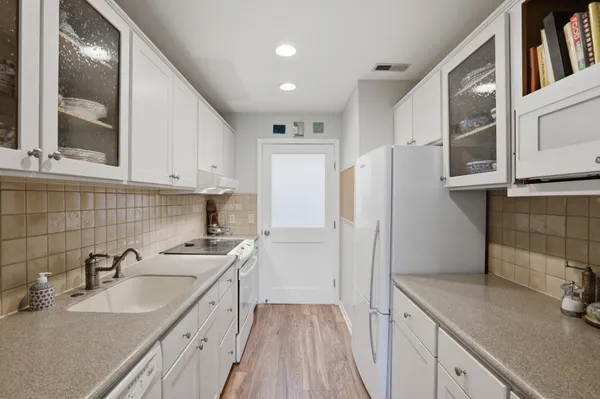 $320,000 | 610 Peninsula Court, Ann Arbor, MI 48105