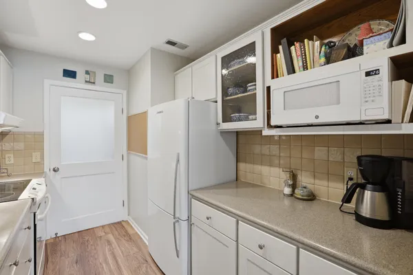 $320,000 | 610 Peninsula Court, Ann Arbor, MI 48105