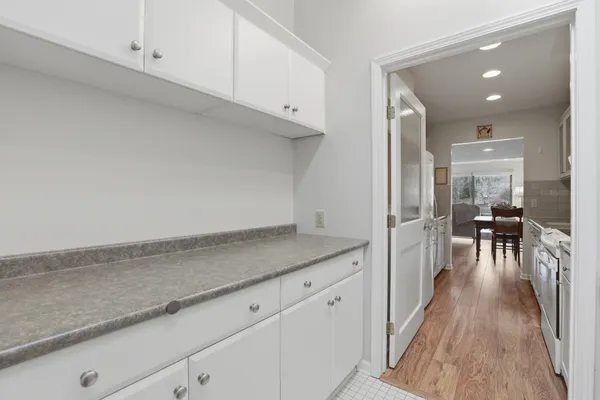 $320,000 | 610 Peninsula Court, Ann Arbor, MI 48105