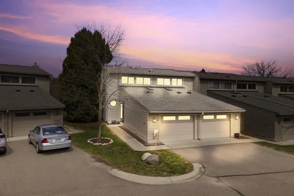 $320,000 | 610 Peninsula Court, Ann Arbor, MI 48105