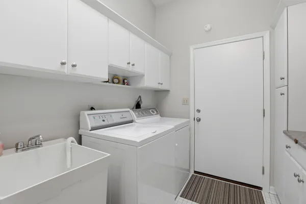 $320,000 | 610 Peninsula Court, Ann Arbor, MI 48105