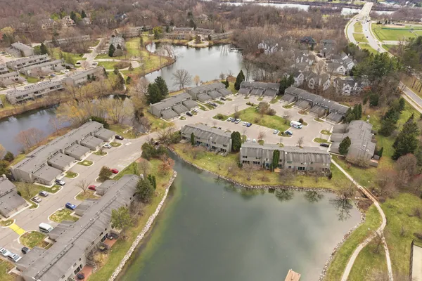 $320,000 | 610 Peninsula Court, Ann Arbor, MI 48105