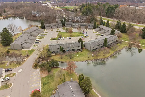 $320,000 | 610 Peninsula Court, Ann Arbor, MI 48105