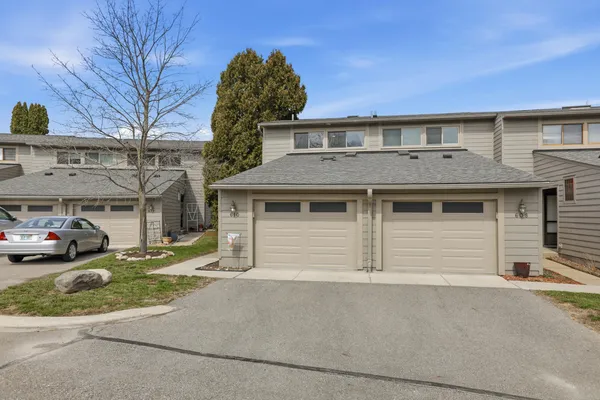 $320,000 | 610 Peninsula Court, Ann Arbor, MI 48105