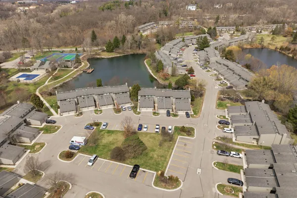 $320,000 | 610 Peninsula Court, Ann Arbor, MI 48105