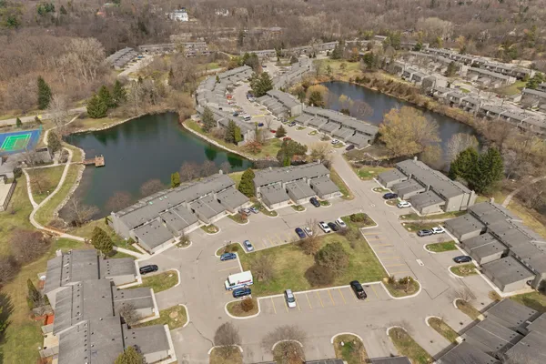 $320,000 | 610 Peninsula Court, Ann Arbor, MI 48105