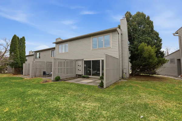 $320,000 | 610 Peninsula Court, Ann Arbor, MI 48105