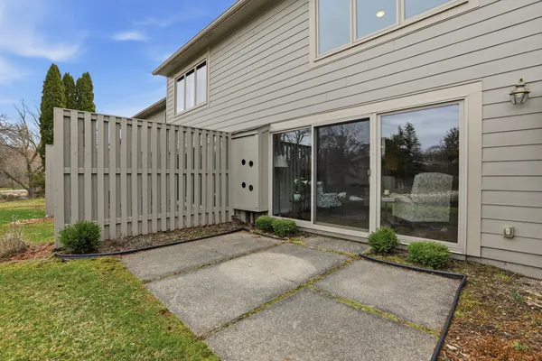 $320,000 | 610 Peninsula Court, Ann Arbor, MI 48105