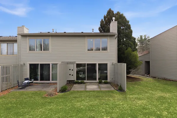 $320,000 | 610 Peninsula Court, Ann Arbor, MI 48105