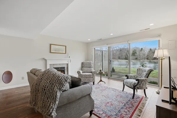 $320,000 | 610 Peninsula Court, Ann Arbor, MI 48105