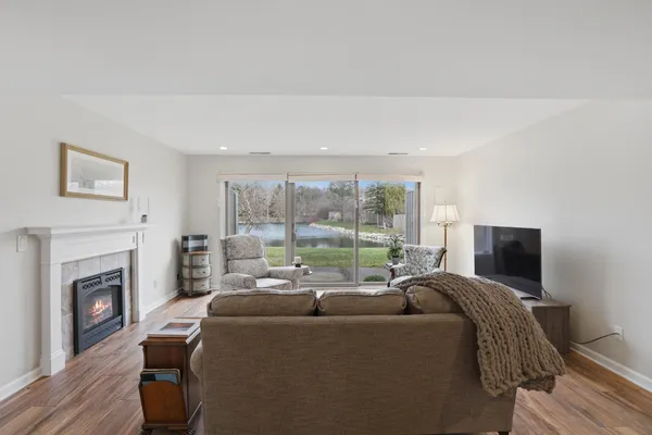 $320,000 | 610 Peninsula Court, Ann Arbor, MI 48105