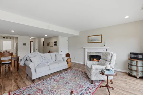 $320,000 | 610 Peninsula Court, Ann Arbor, MI 48105