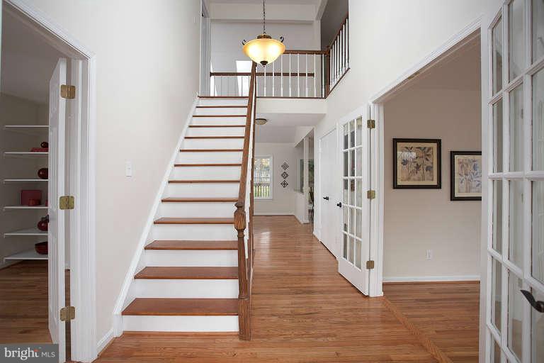 124 Snowy Owl Drive Silver Spring, MD 20901 - Photo 2 of 30 Foyer