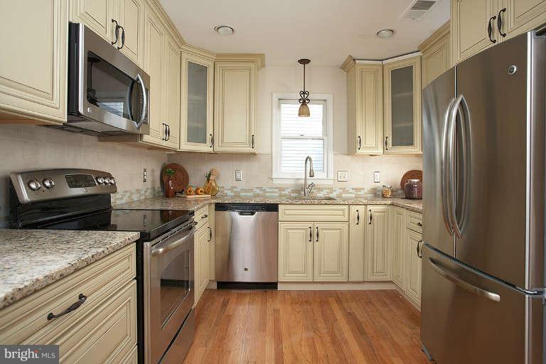 124 Snowy Owl Drive Silver Spring, MD 20901 - Photo 9 of 30 Kitchen