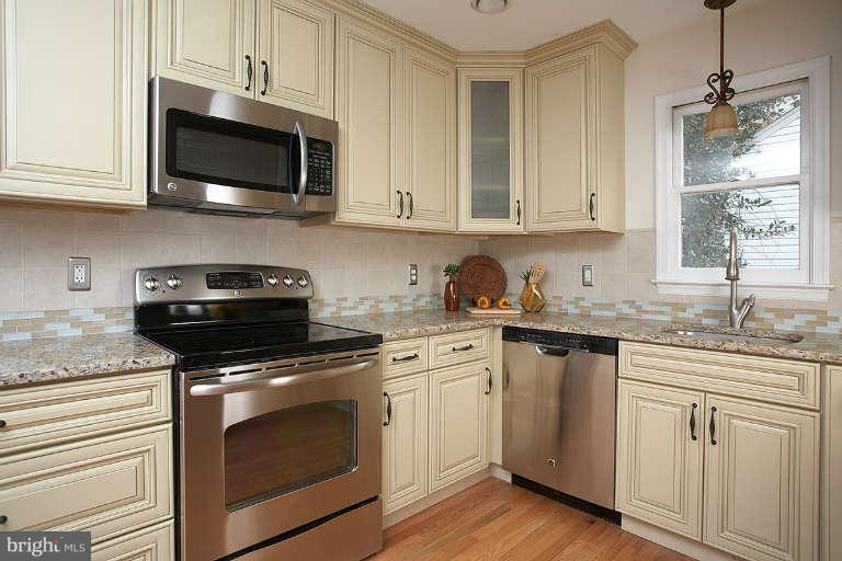 124 Snowy Owl Drive Silver Spring, MD 20901 - Photo 10 of 30 Kitchen