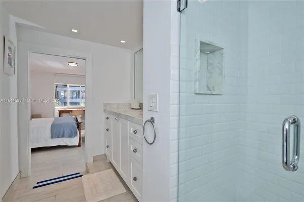 a en suite bathroom with a shower