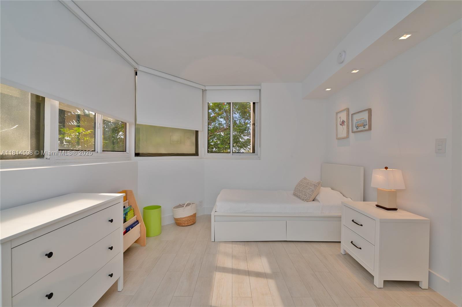 101 Crandon Boulevard, Unit 480 Key Biscayne, FL 33149 - Photo 22 of 28 a living room with furniture and a window