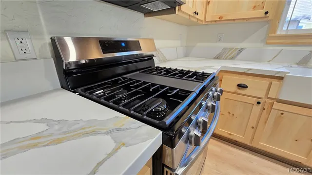 a close view of a fireplace in the room