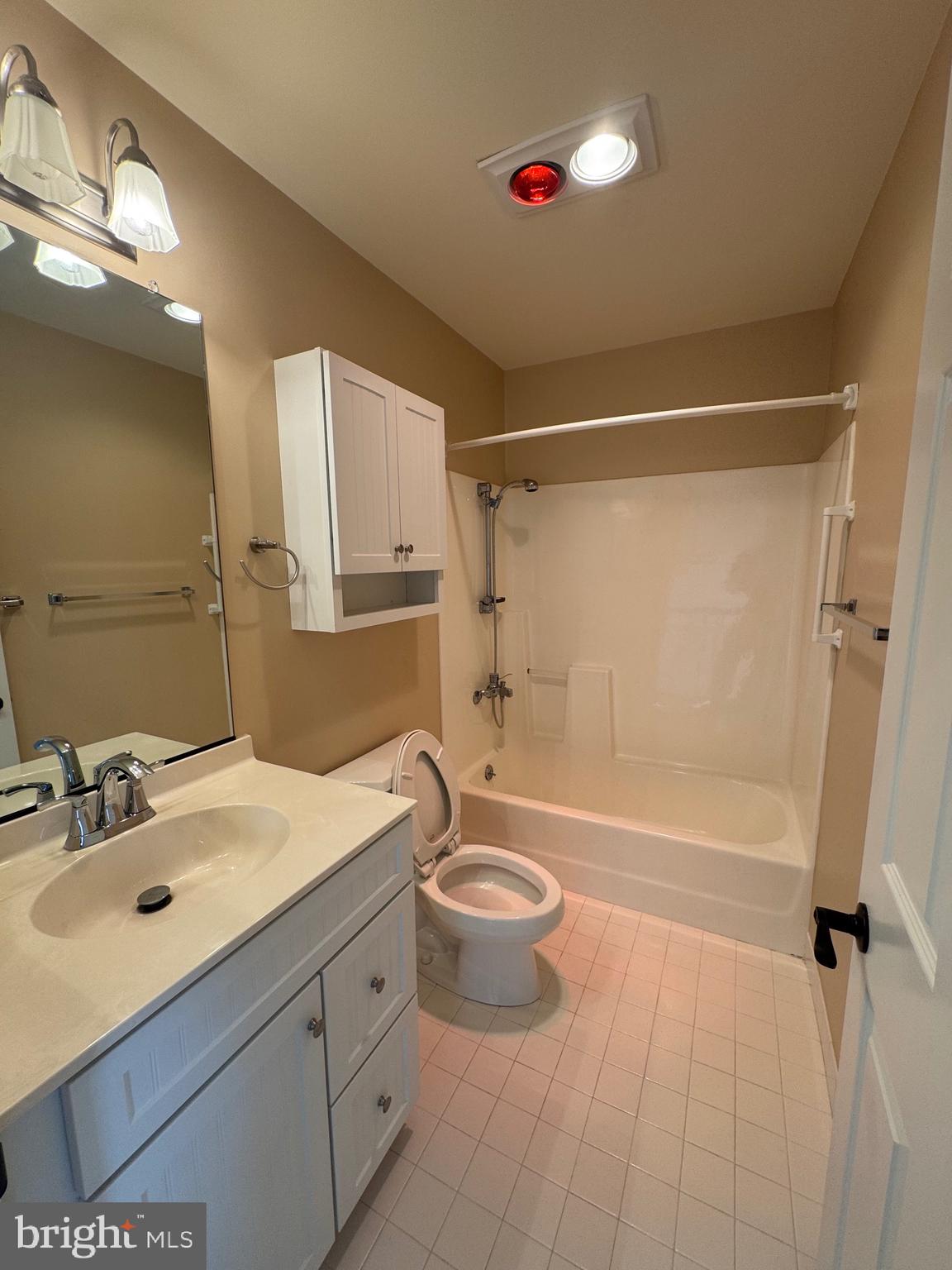 24 Scotch Pine Road Newark, DE 19711 - Photo 14 of 27 Upstairs Bathroom