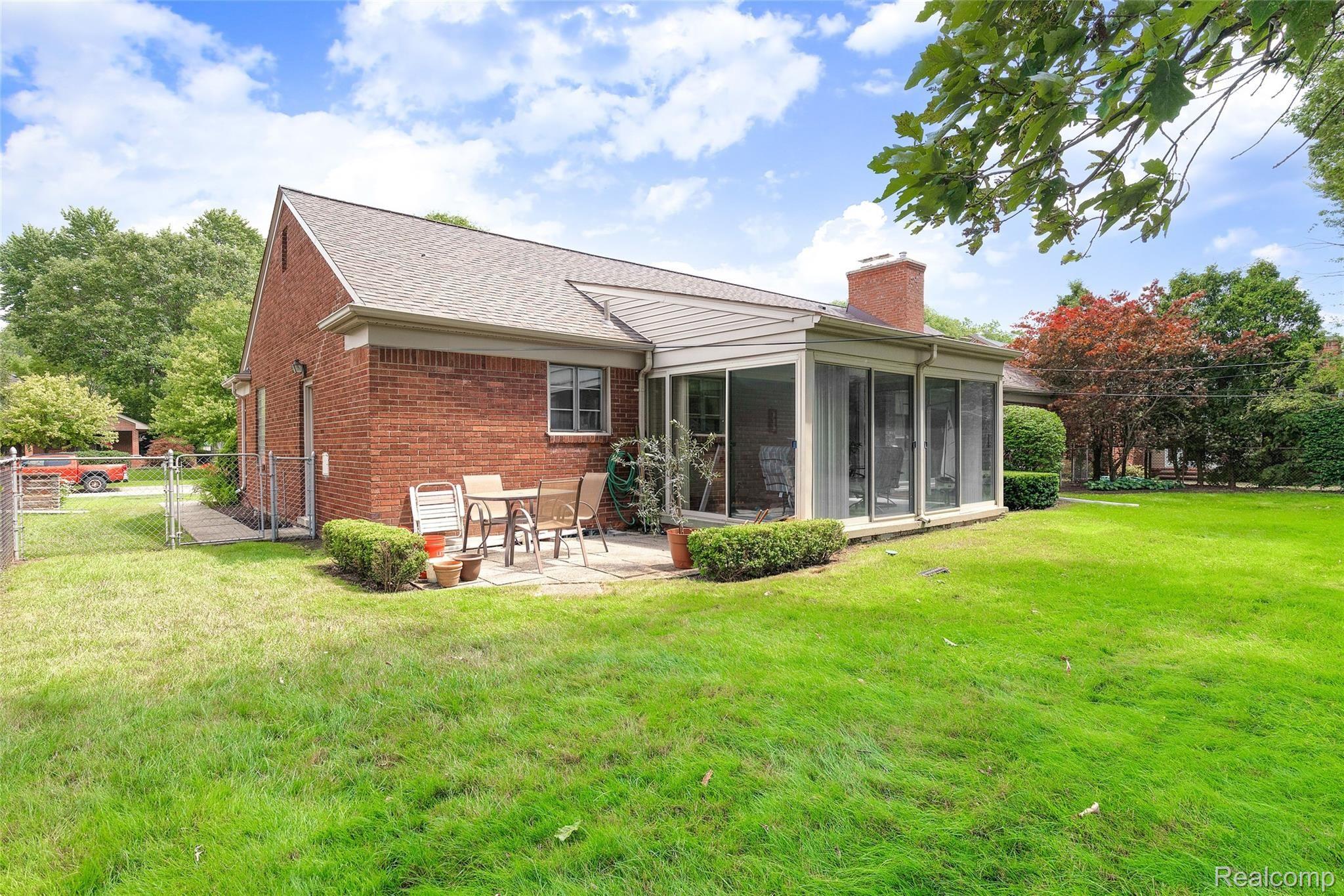 997 North Renaud Road Grosse Pointe, MI 48236 - Photo 23 of 32 29.jpg