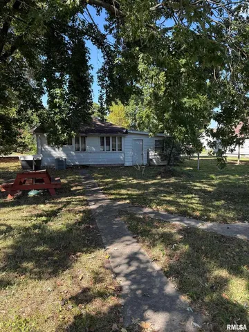 $29,900 | 1306 East Poplar Street, West Frankfort, IL 62896