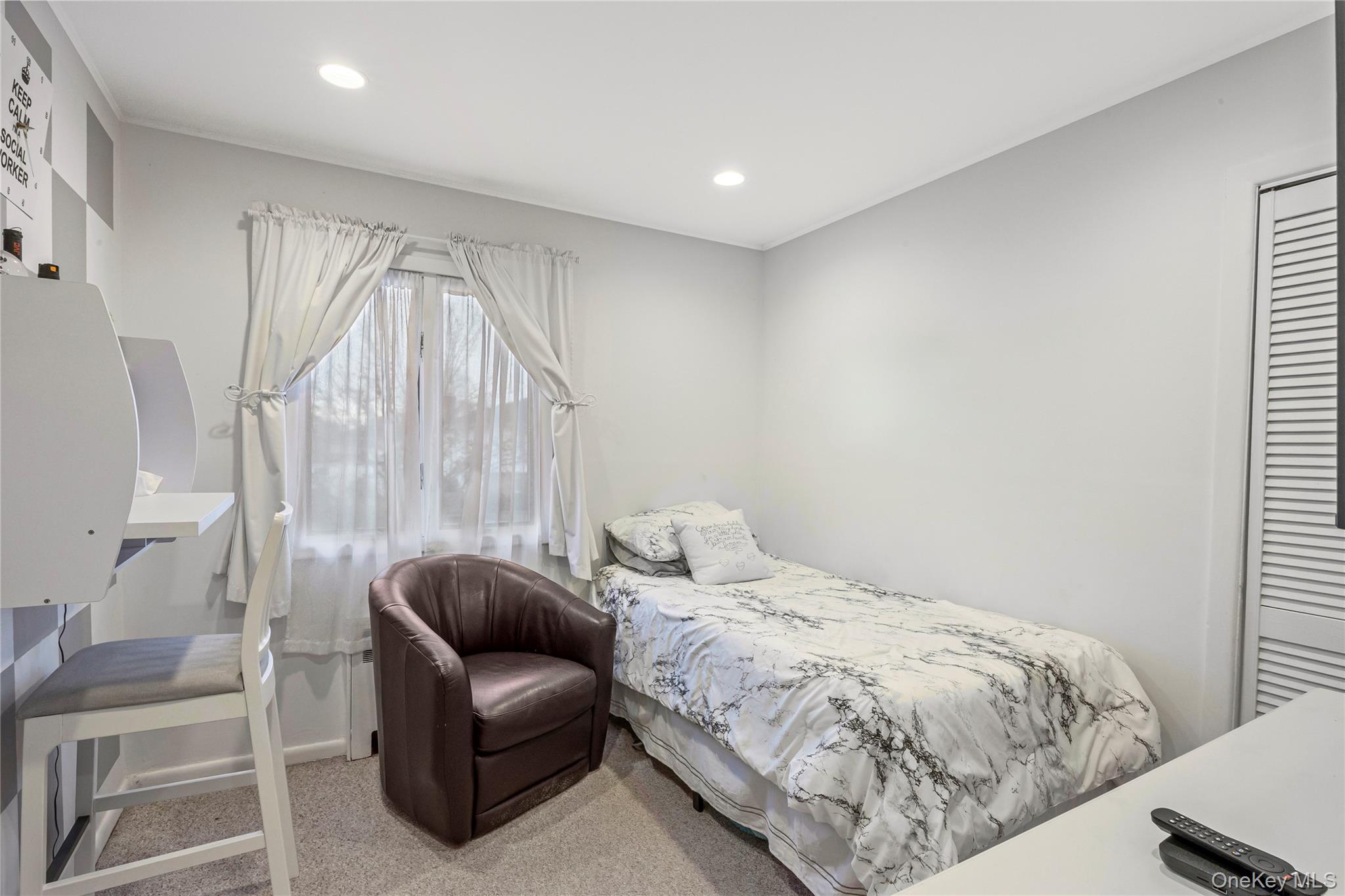 18 Roxbury Avenue Plainview, NY 11803 - Photo 13 of 23 2nd Bedroom