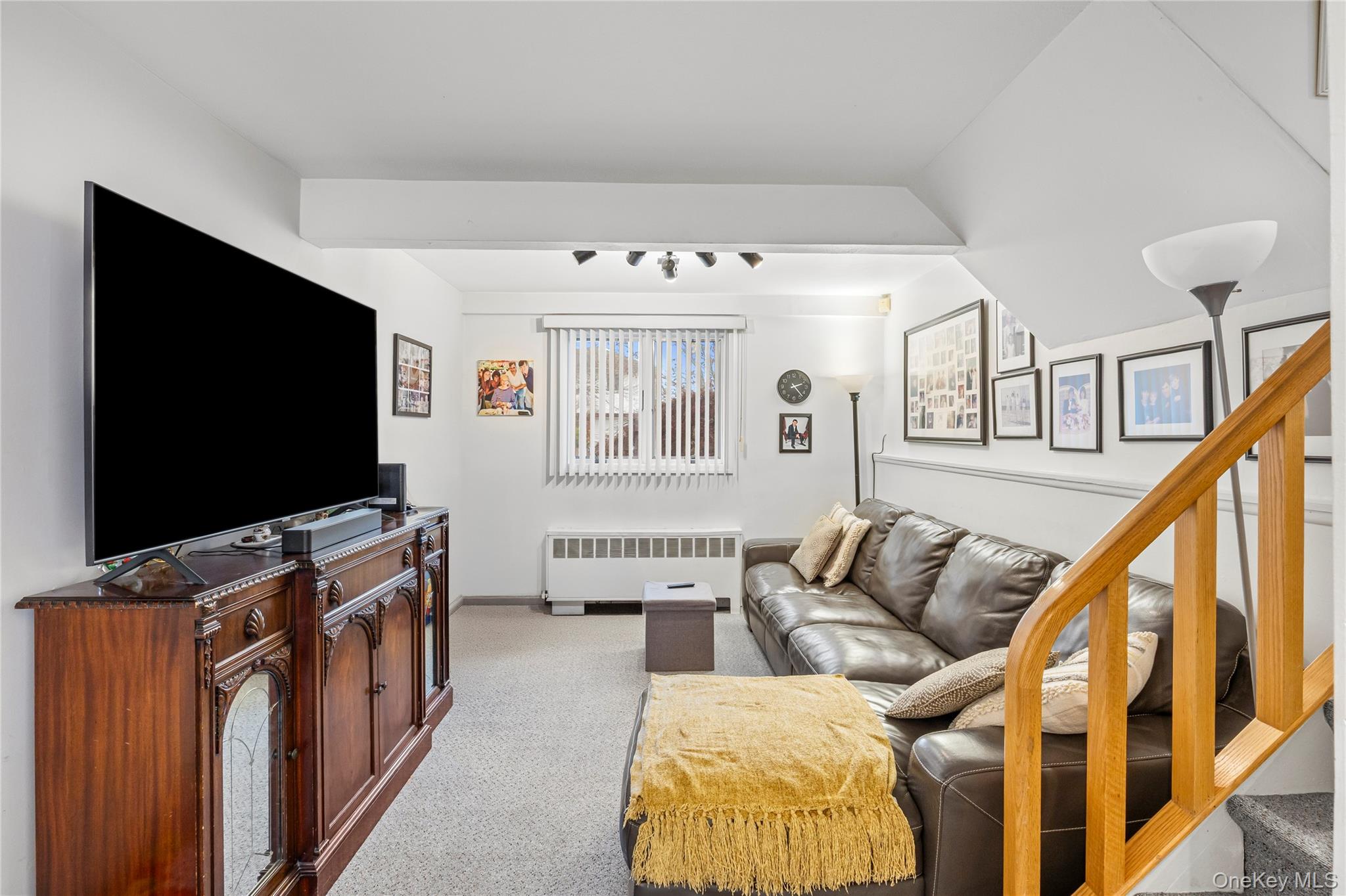 18 Roxbury Avenue Plainview, NY 11803 - Photo 15 of 23 Cozy Den