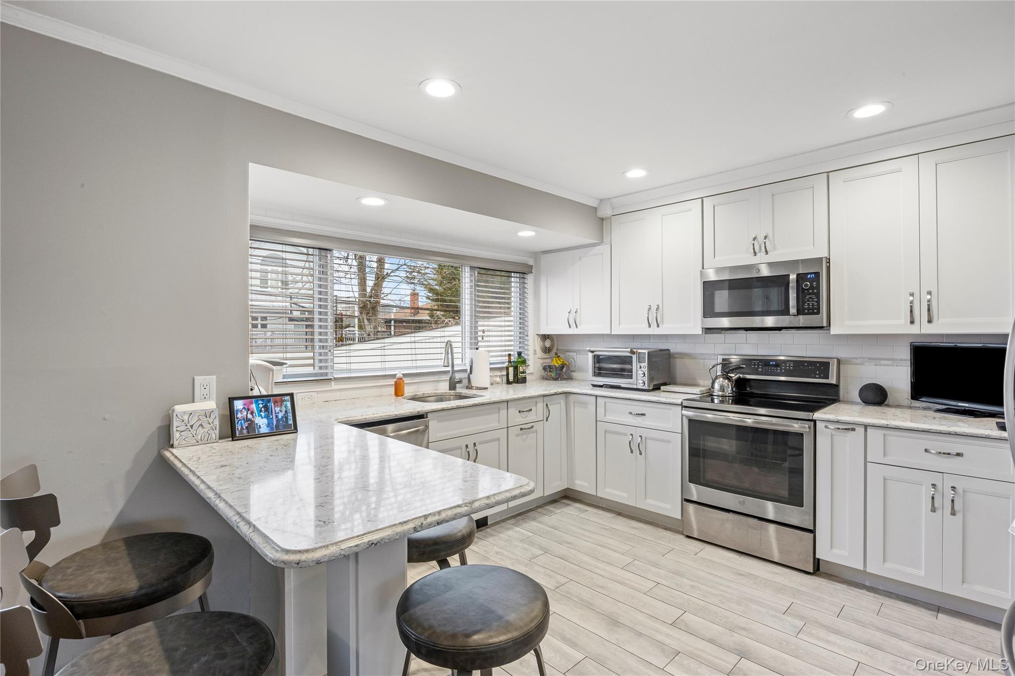 18 Roxbury Avenue Plainview, NY 11803 - Photo 6 of 23 Gorgeous Kitchen with Quartz Countertops