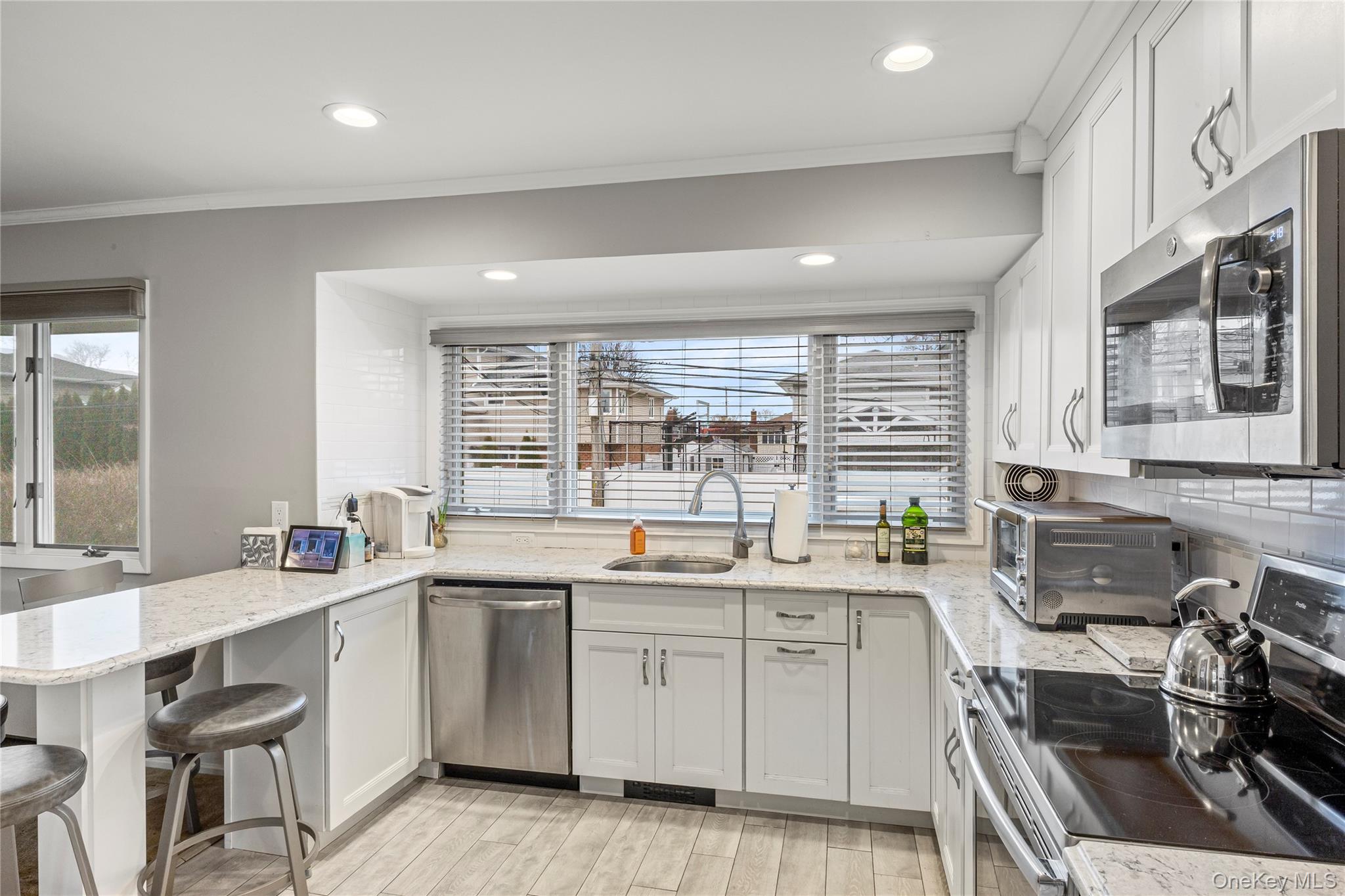 18 Roxbury Avenue Plainview, NY 11803 - Photo 7 of 23 Gorgeous Kitchen