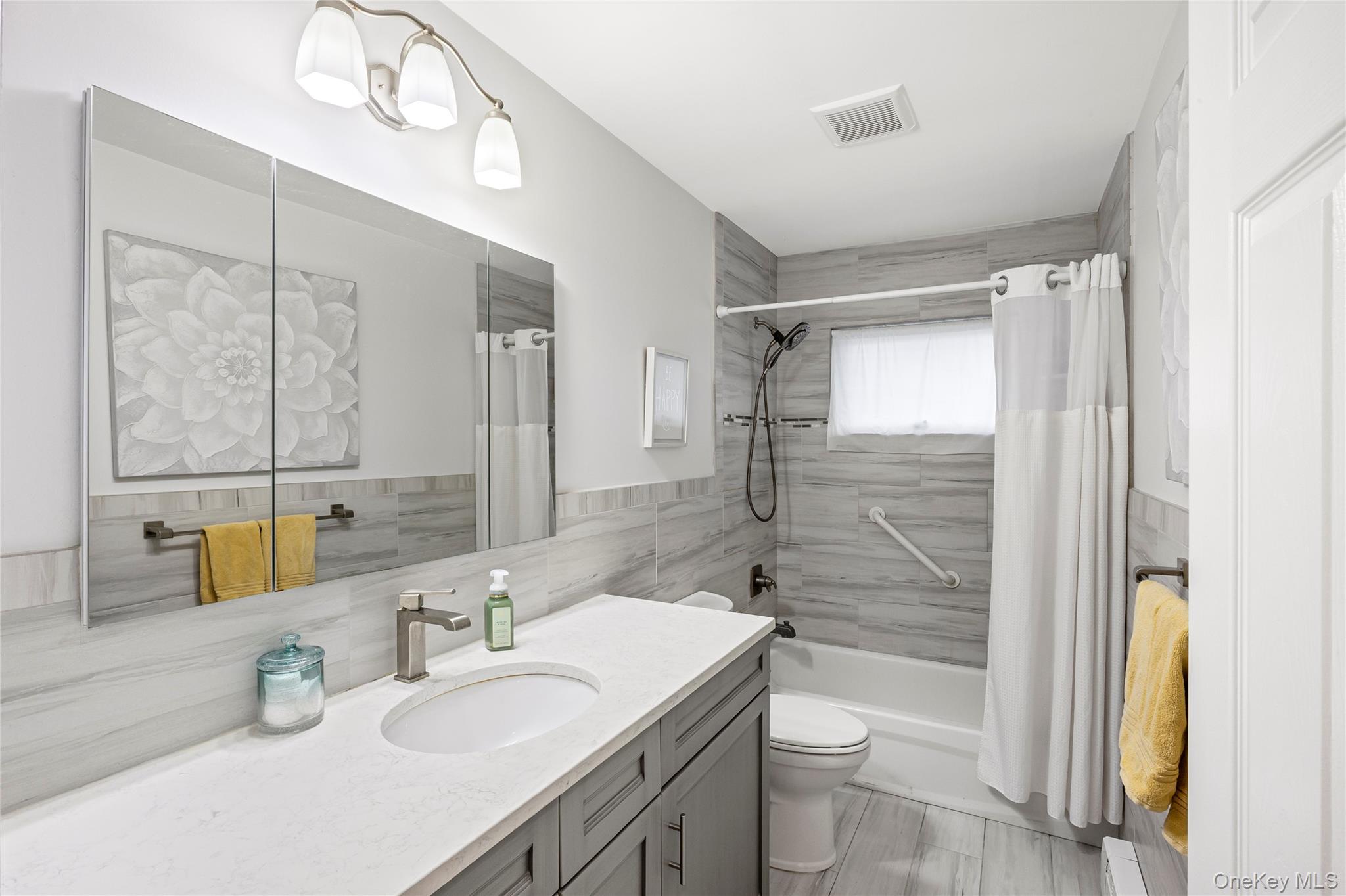 18 Roxbury Avenue Plainview, NY 11803 - Photo 9 of 23 Updated Full Bath