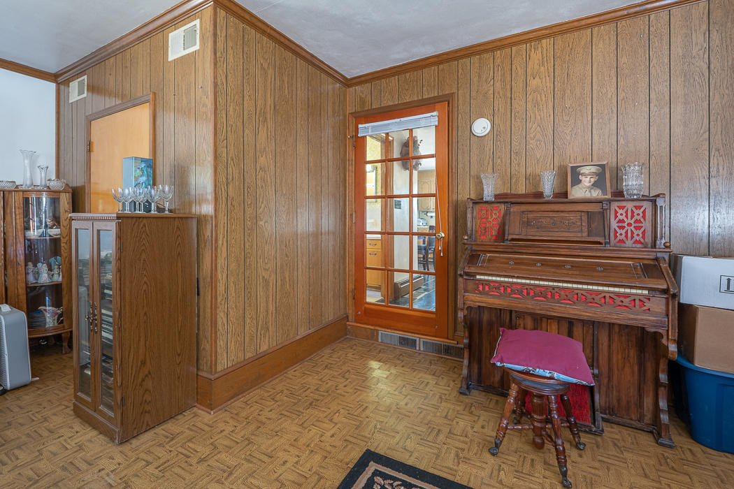 3147 Blue Ridge Boulevard Blue Ridge, VA 24064 - Photo 26 of 57 a livingroom with furniture and a window