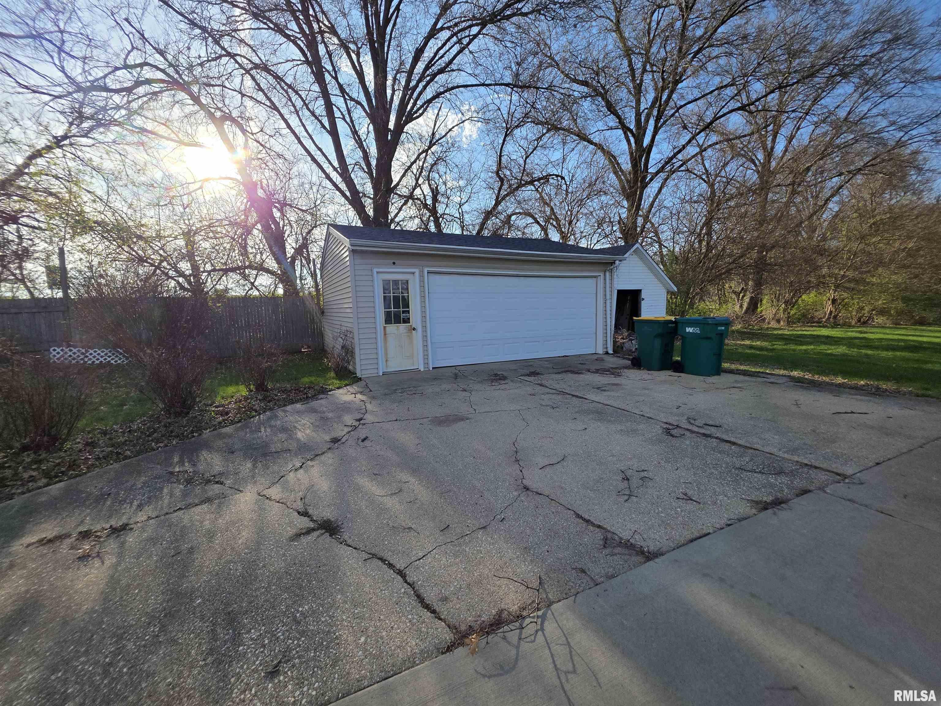 30 North Soangetaha Road Galesburg, IL 61401 - Photo 5 of 12