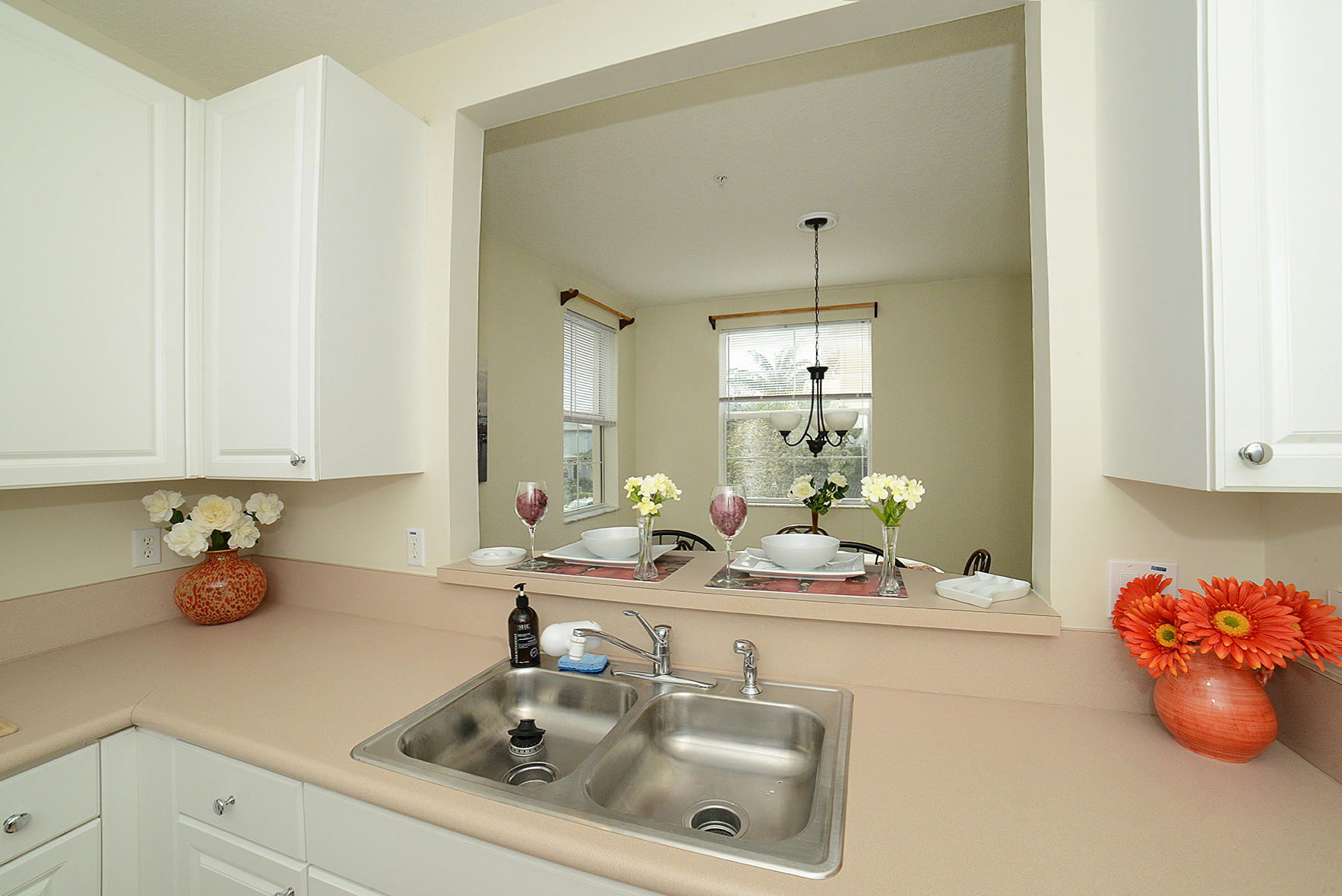 4286 West Main Street Jupiter, FL 33458 - Photo 11 of 30 Kitchen looking into Dining Area