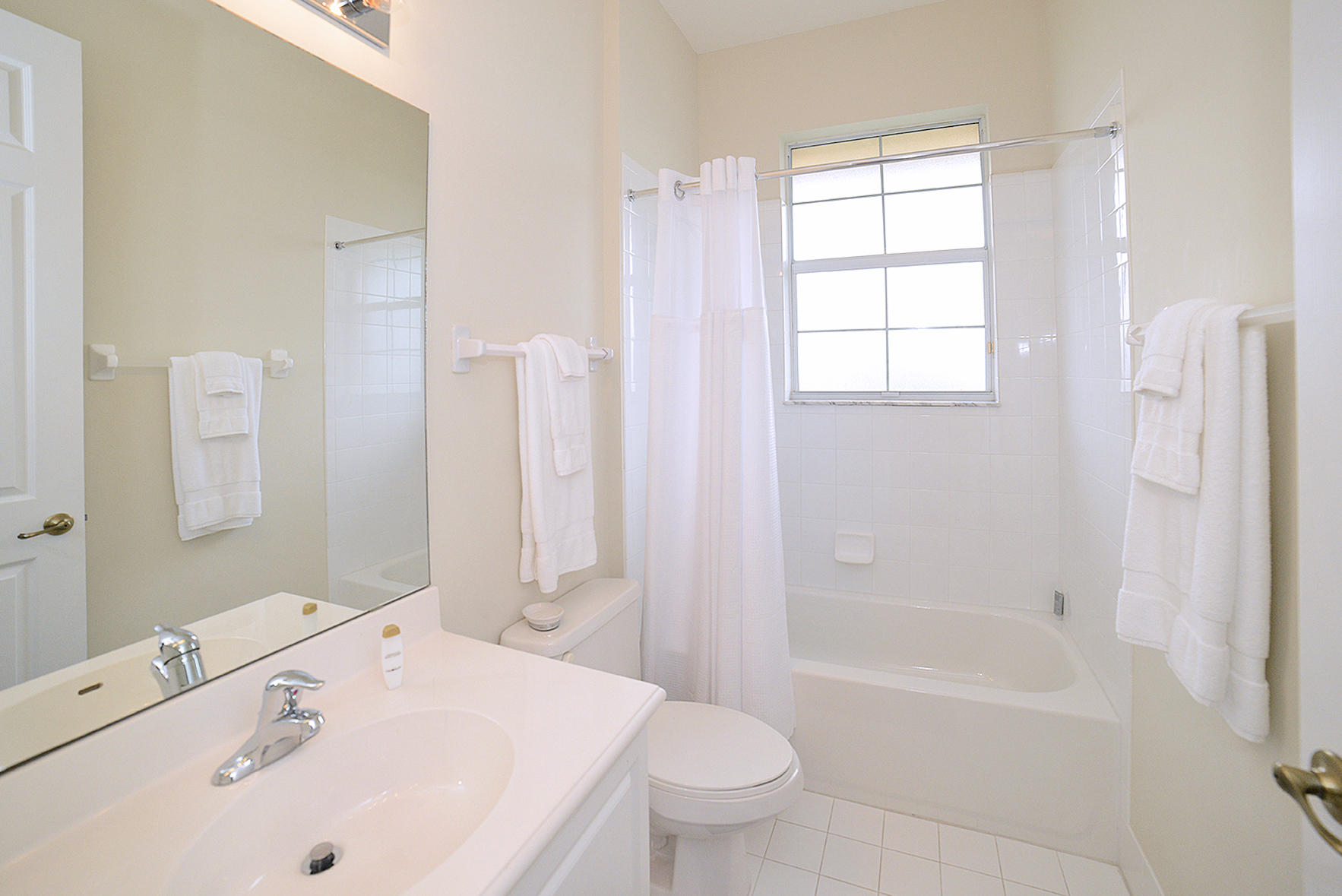 4286 West Main Street Jupiter, FL 33458 - Photo 22 of 30 Hall Bath