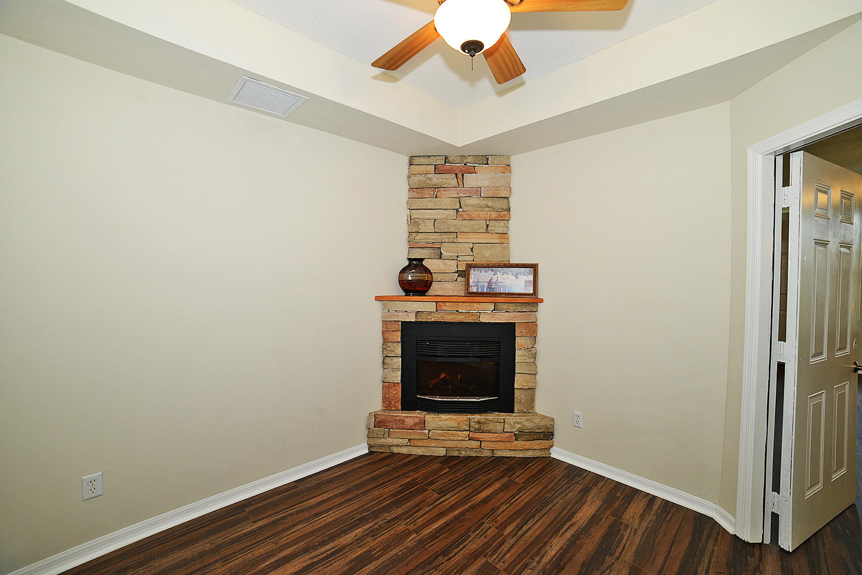 4286 West Main Street Jupiter, FL 33458 - Photo 5 of 30 Live Work Room Room 3