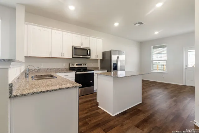 $1,750 | 10243 Band Wagon, Converse, TX 78109