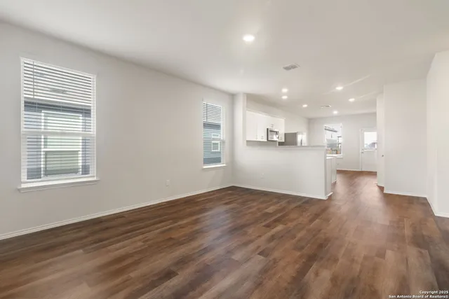 $1,750 | 10243 Band Wagon, Converse, TX 78109