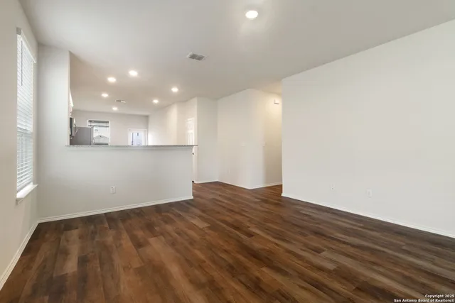 $1,750 | 10243 Band Wagon, Converse, TX 78109