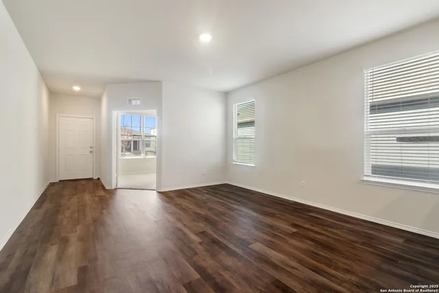 $1,750 | 10243 Band Wagon, Converse, TX 78109