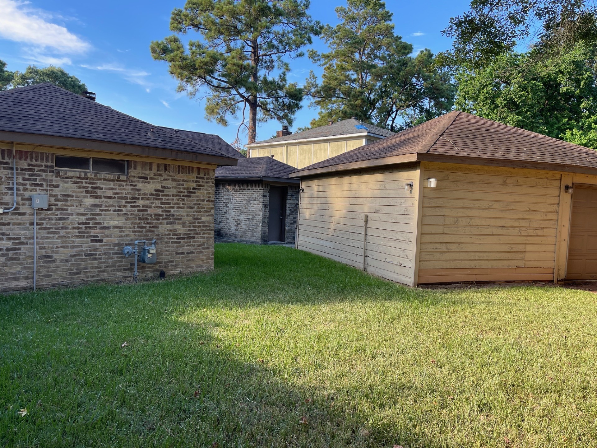 2426 Summer Spring Drive Spring, TX 77373 - Photo 6 of 24 a view of a backyard with a small cabin