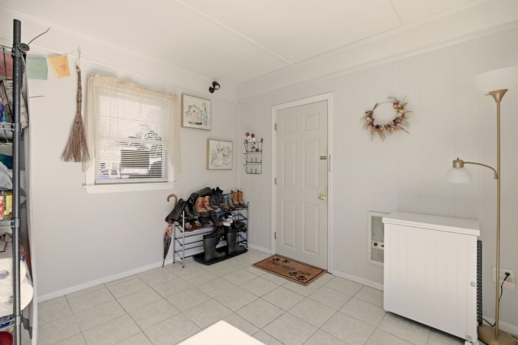 57 Warren Avenue Tiverton, RI 02878 - Photo 12 of 37