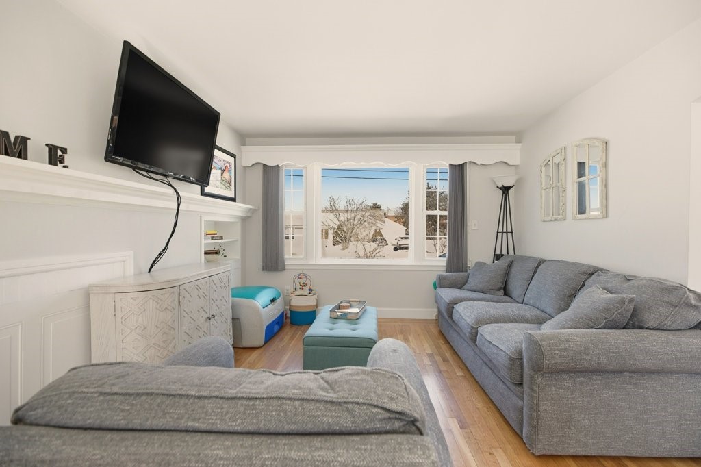 57 Warren Avenue Tiverton, RI 02878 - Photo 7 of 37