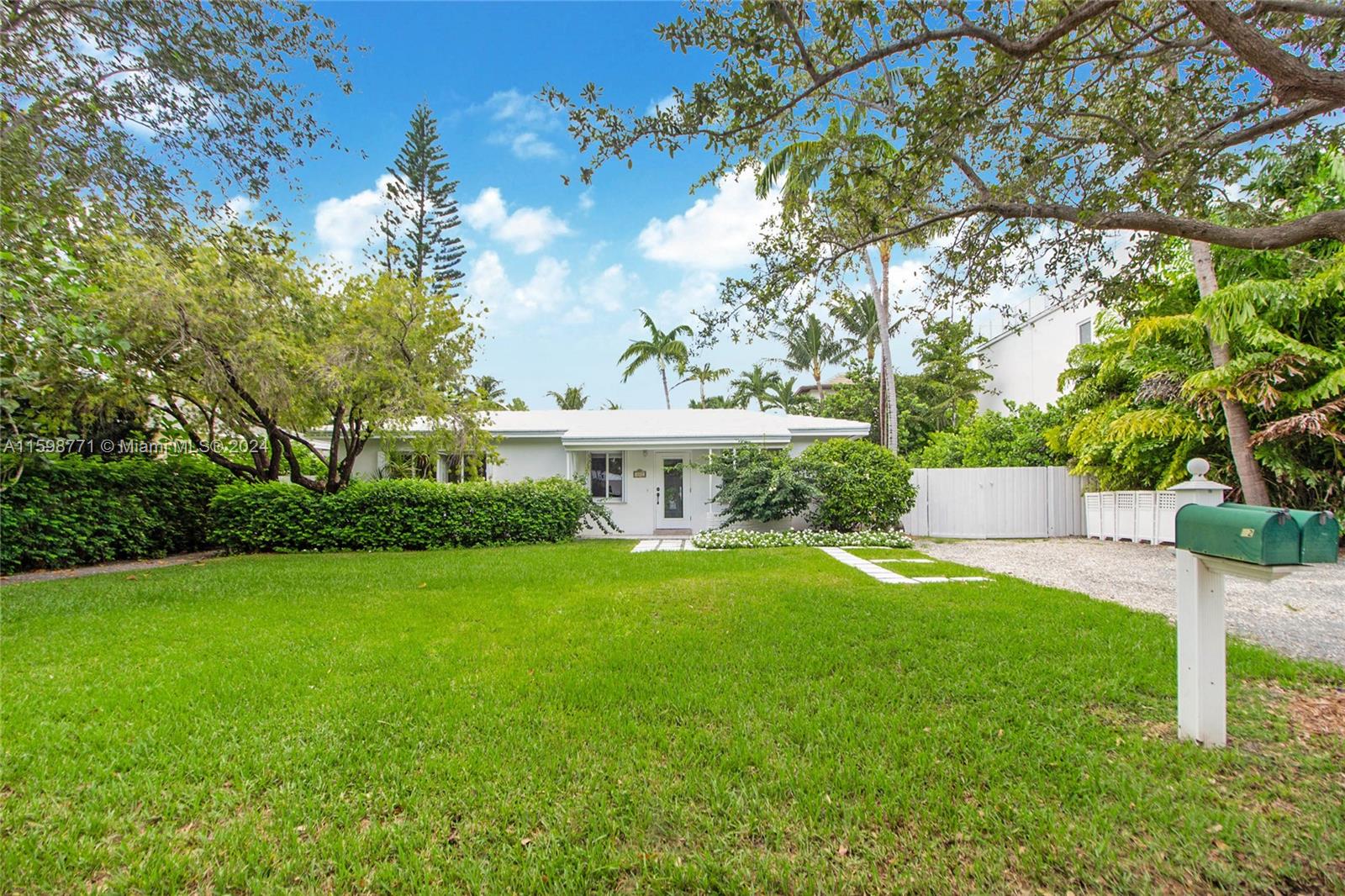 442 Warren Lane Key Biscayne, FL 33149 - Photo 1 of 13 Gallery Image 1