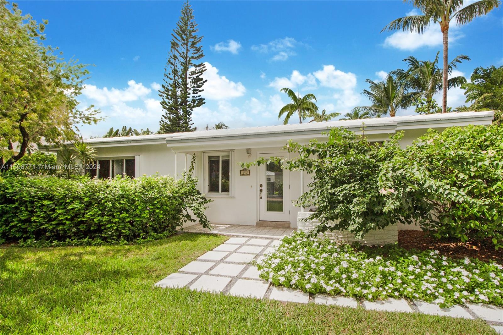 442 Warren Lane Key Biscayne, FL 33149 - Photo 2 of 13 Gallery Image 2