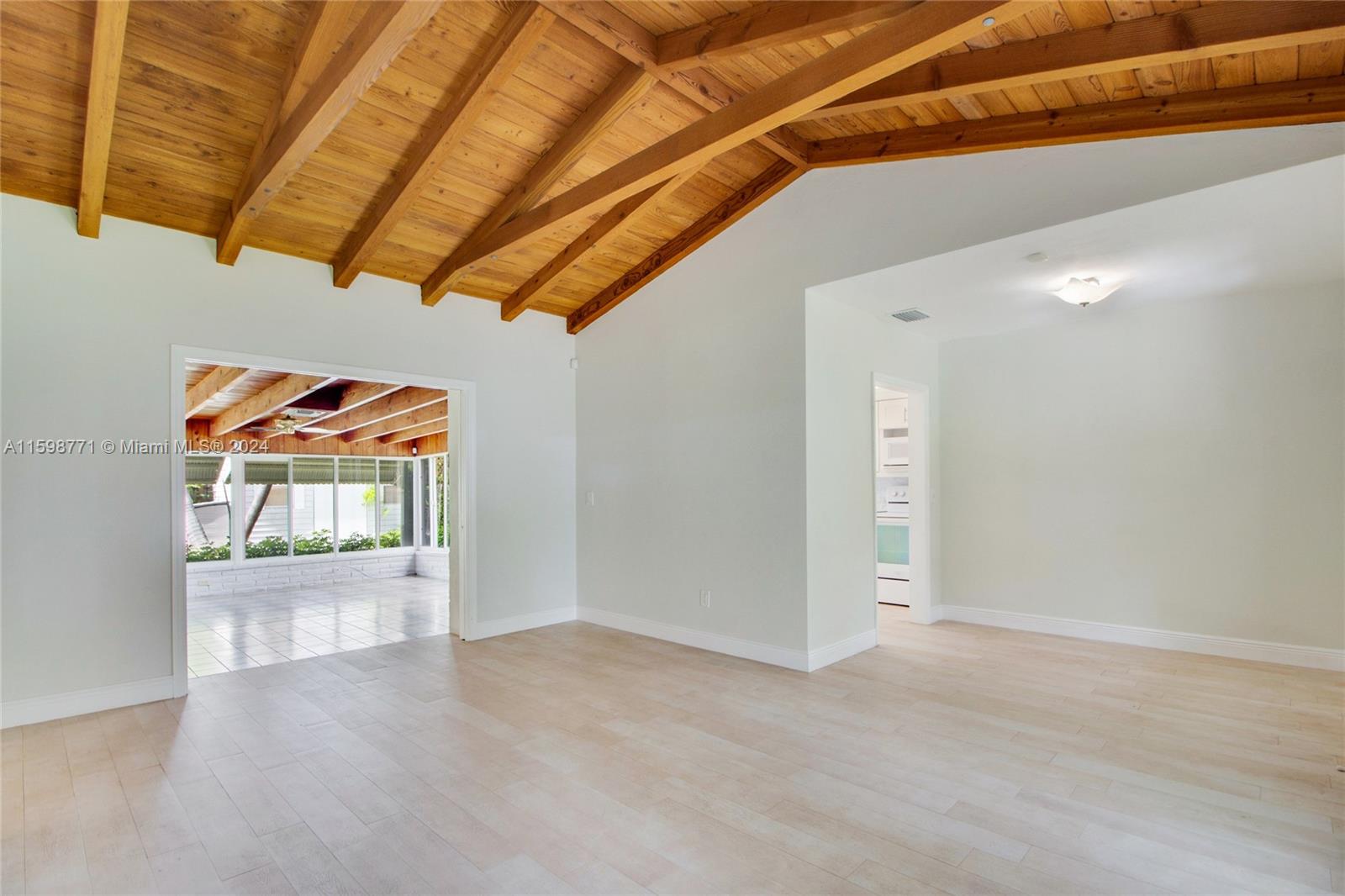 442 Warren Lane Key Biscayne, FL 33149 - Photo 3 of 13 Gallery Image 3