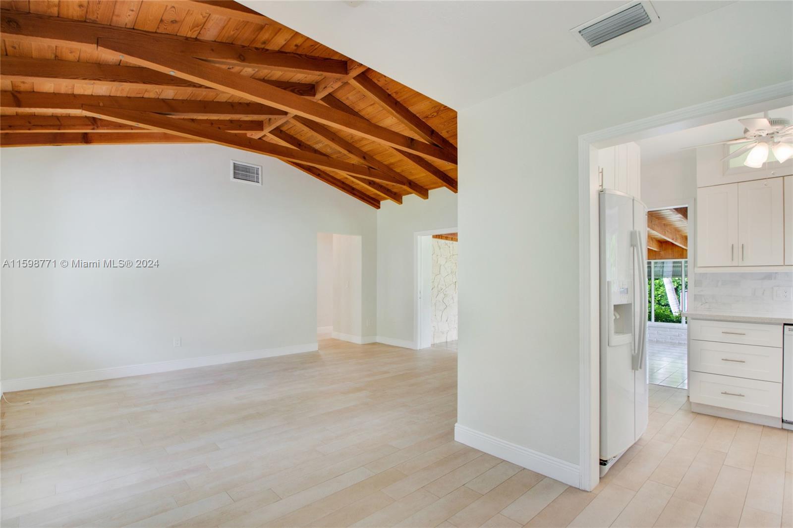 442 Warren Lane Key Biscayne, FL 33149 - Photo 4 of 13 Gallery Image 4