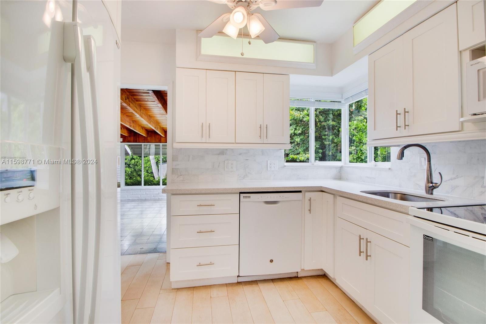 442 Warren Lane Key Biscayne, FL 33149 - Photo 5 of 13 Gallery Image 5
