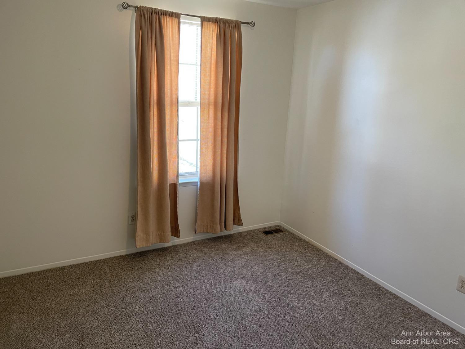 70 Pine Tree Ridge Waterford, MI 48327 - Photo 14 of 19 Photo 14