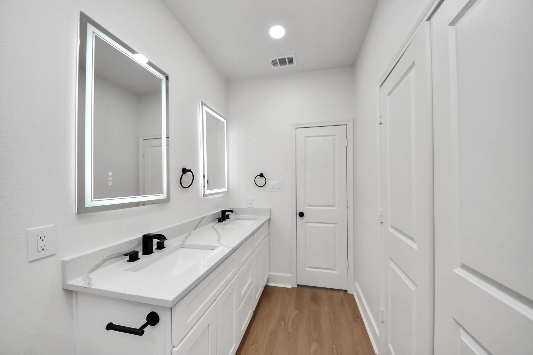 5226 Ricky Street Houston, TX 77033 - Photo 41 of 50 a bathroom with a sink a mirror and a bathtub