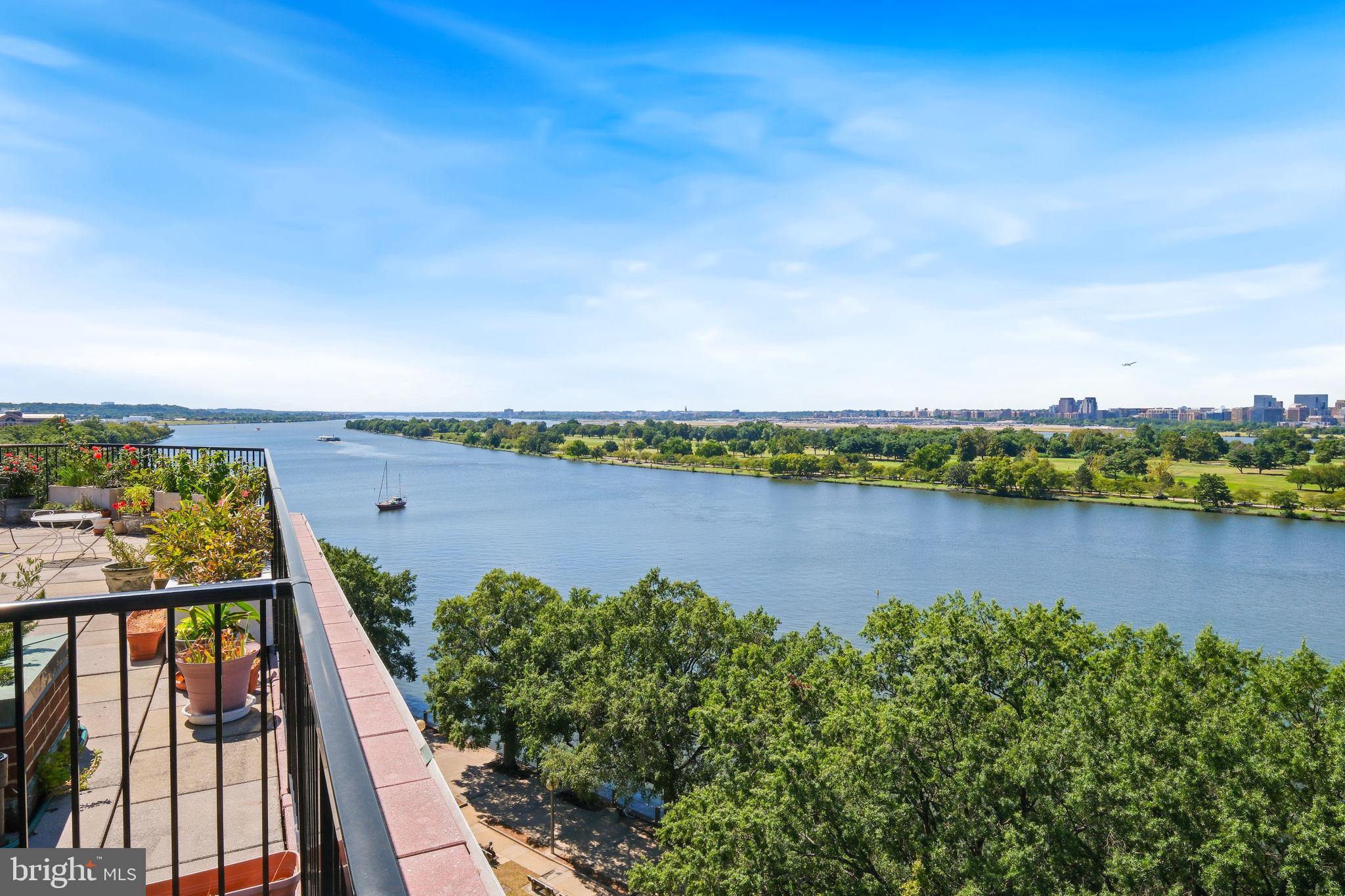 1317 4th Street Southwest Washington, DC 20024 - Photo 4 of 65 Amazing Views